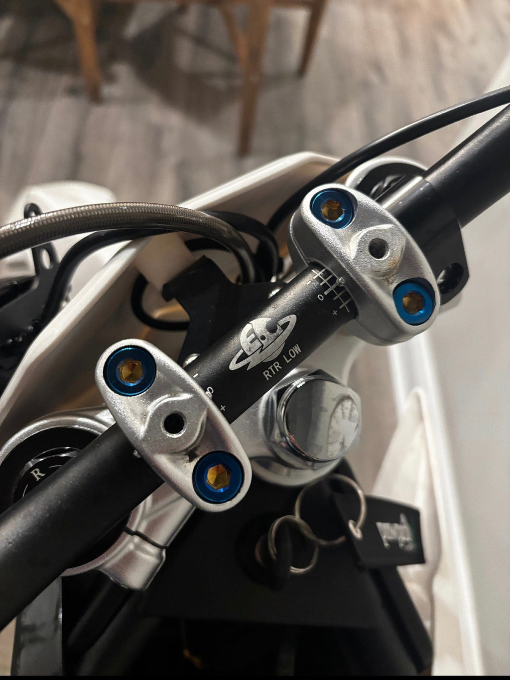 TITANIUM FOR BAR CLAMP FITS YOZMA,TUTIO,RTR,EBOX,MOTOTEC, ONLY FITS THESE BIKES